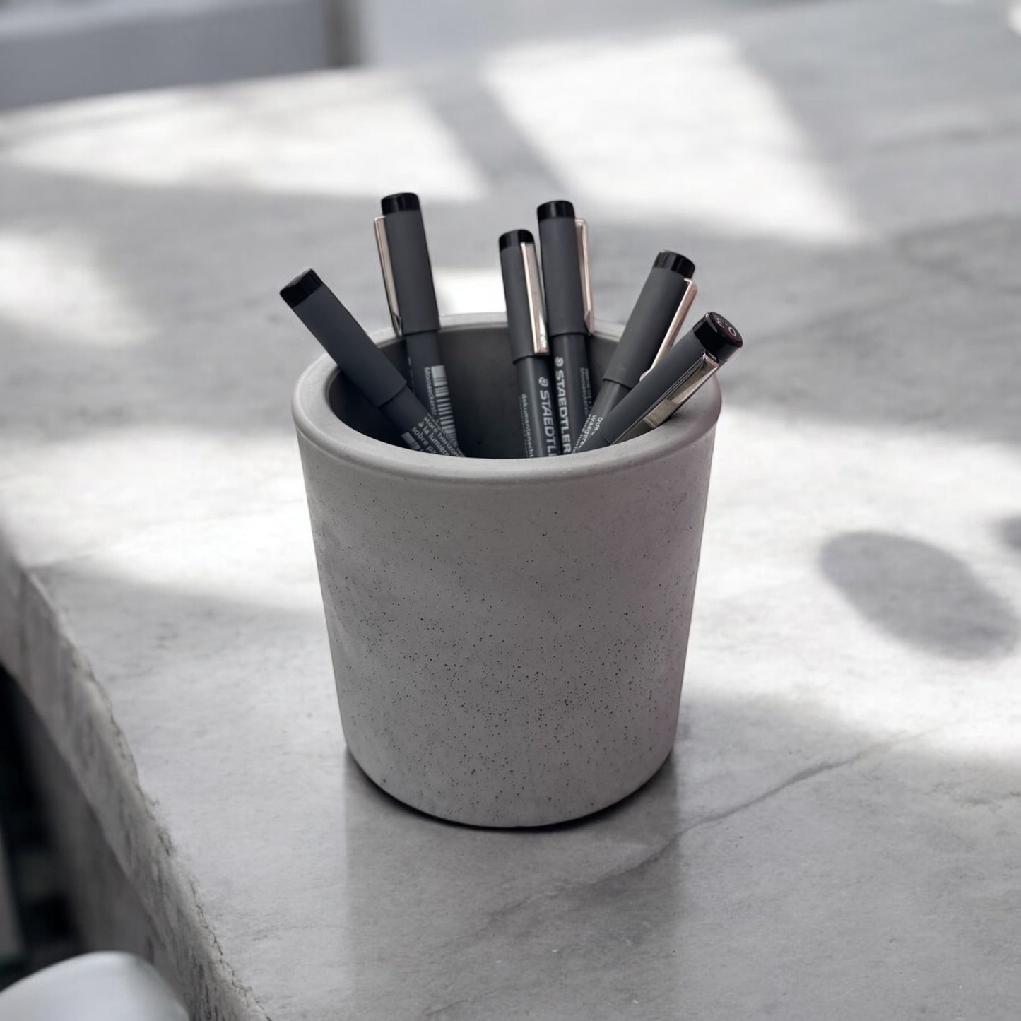 Pot en Béton gris – Élégant et Polyvalent