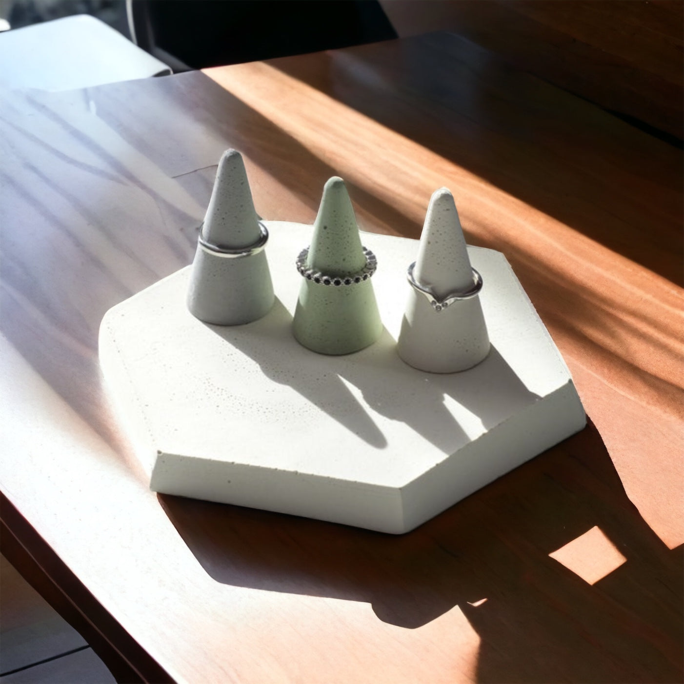 Trio de cônes vert, blanc et gris - Atelier IDeco