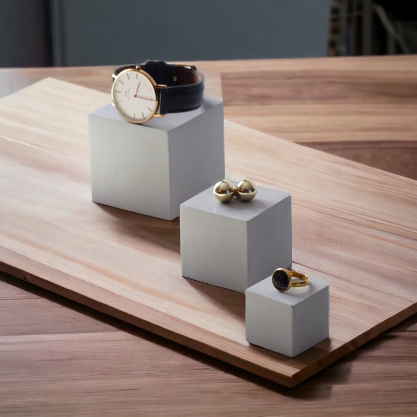 Trois cubes en béton gris - Atelier IDeco