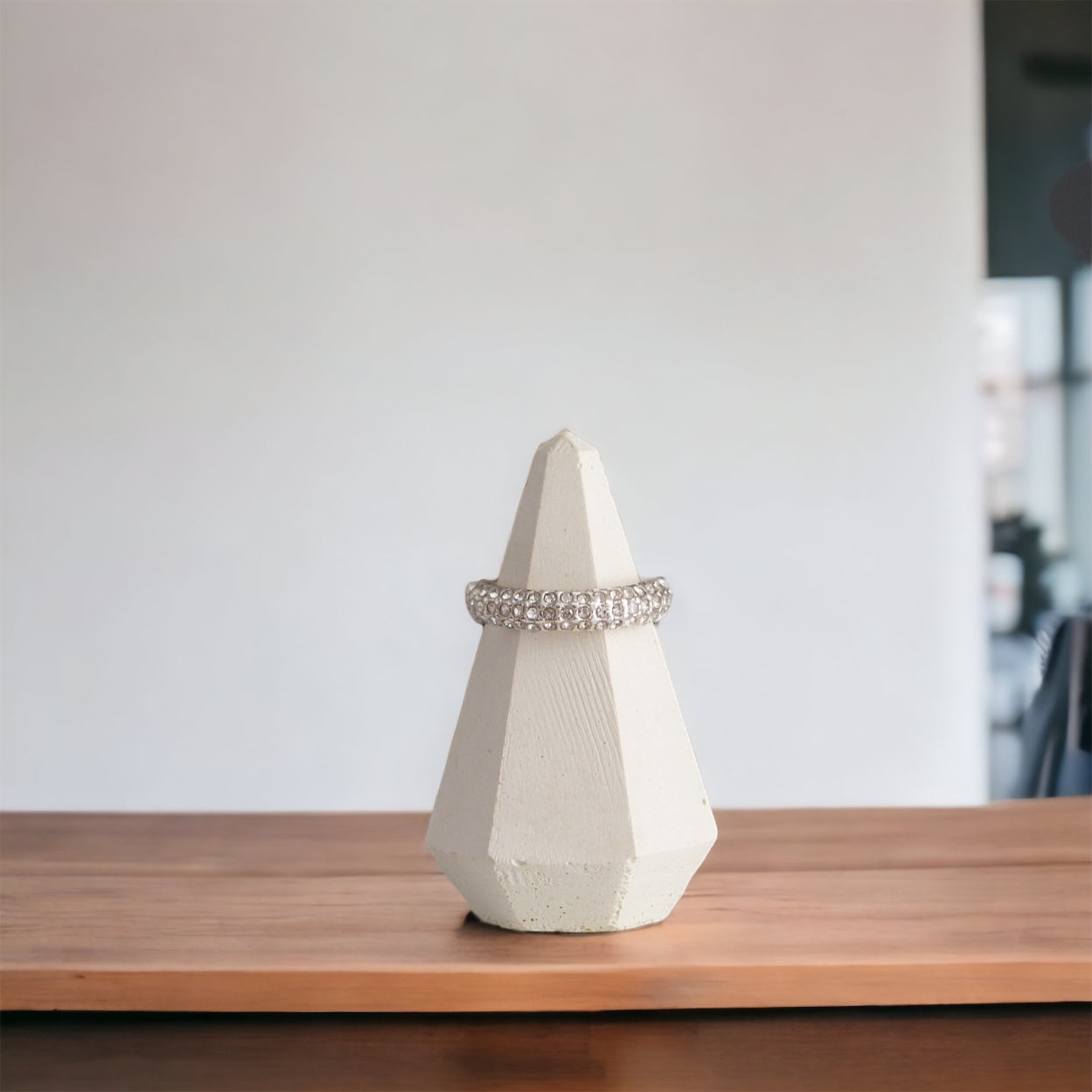 Porte bague blanc en forme de diamant - Atelier IDeco