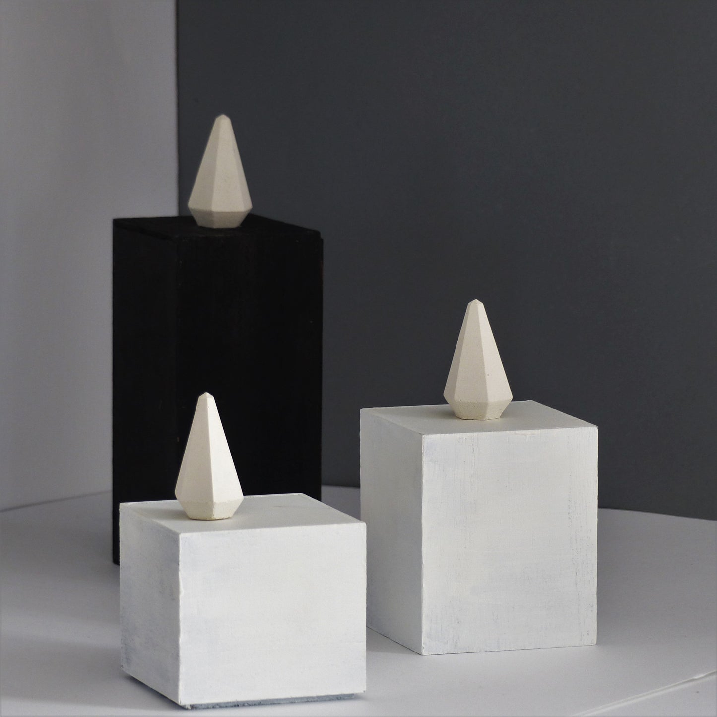 Porte bague blanc en forme de diamant - Atelier IDeco