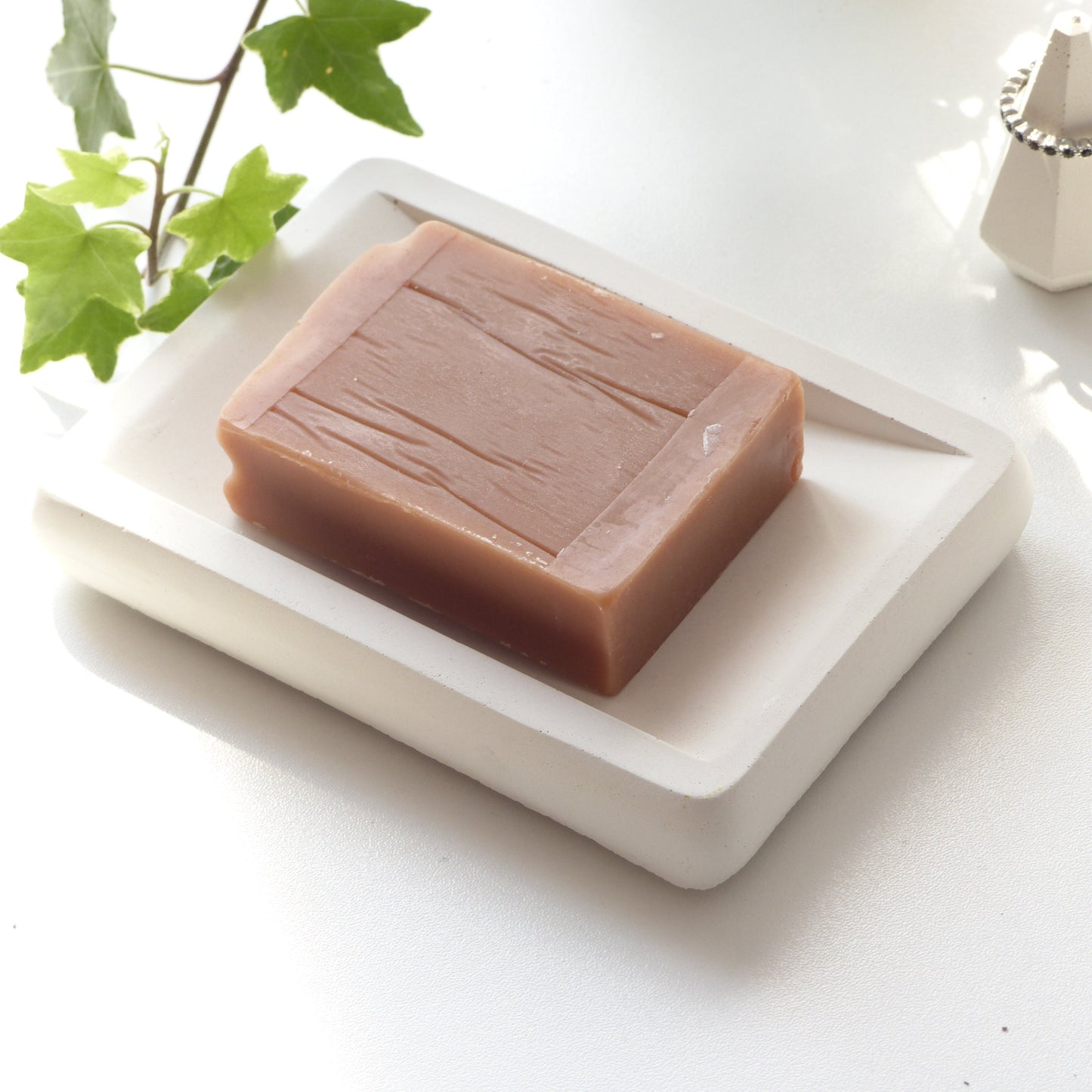 Porte savon blanc en Jesmonite - Atelier IDeco