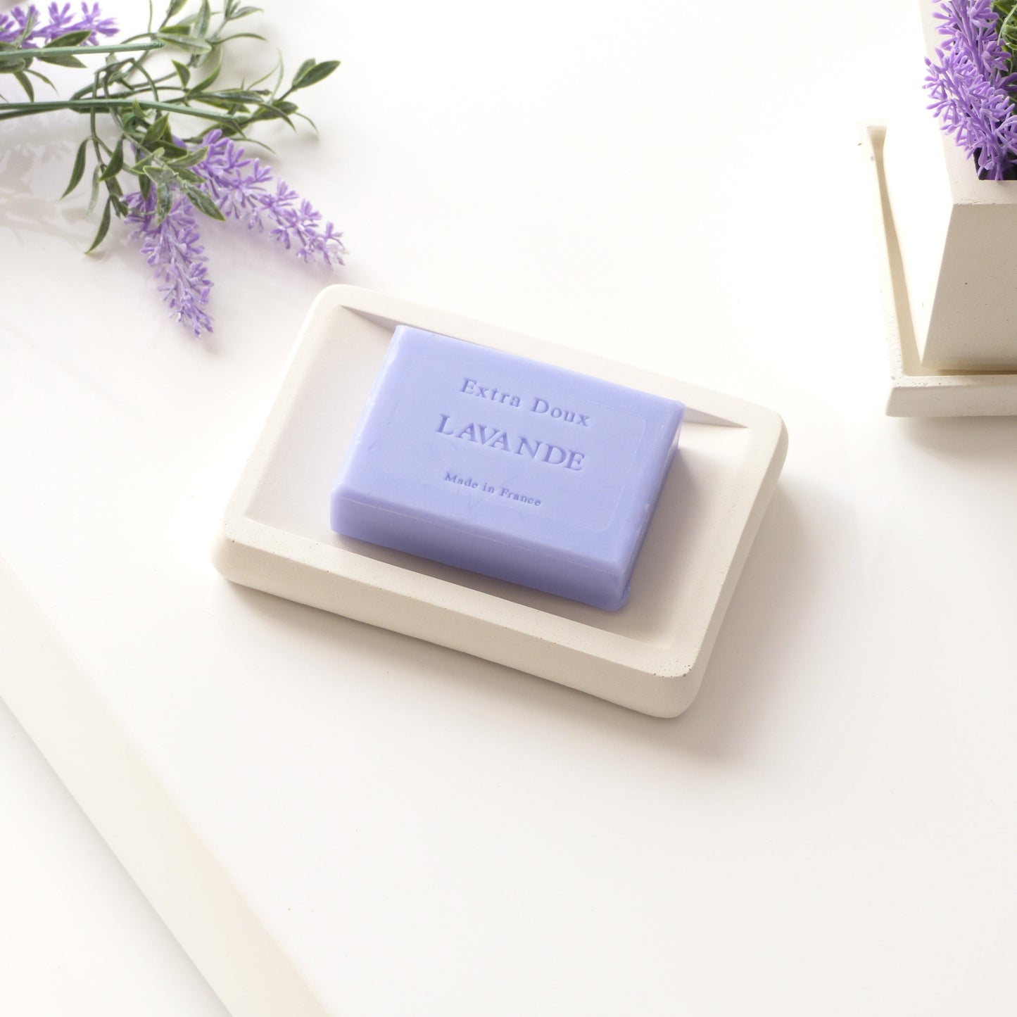 Porte savon blanc en Jesmonite - Atelier IDeco