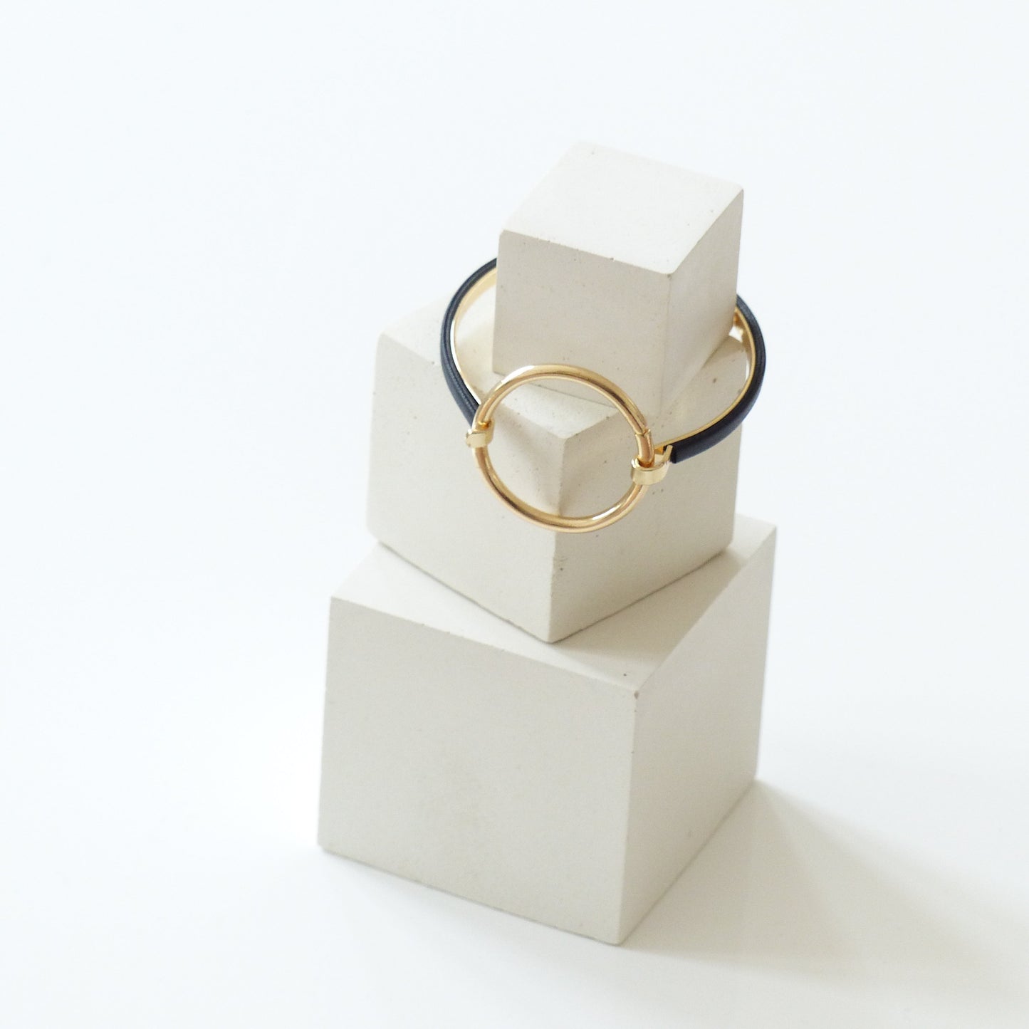 Trois cubes en béton blanc - Atelier IDeco