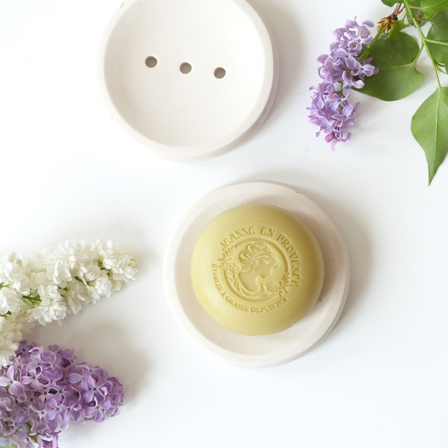 Porte savon blanc en Jesmonite - Atelier IDeco