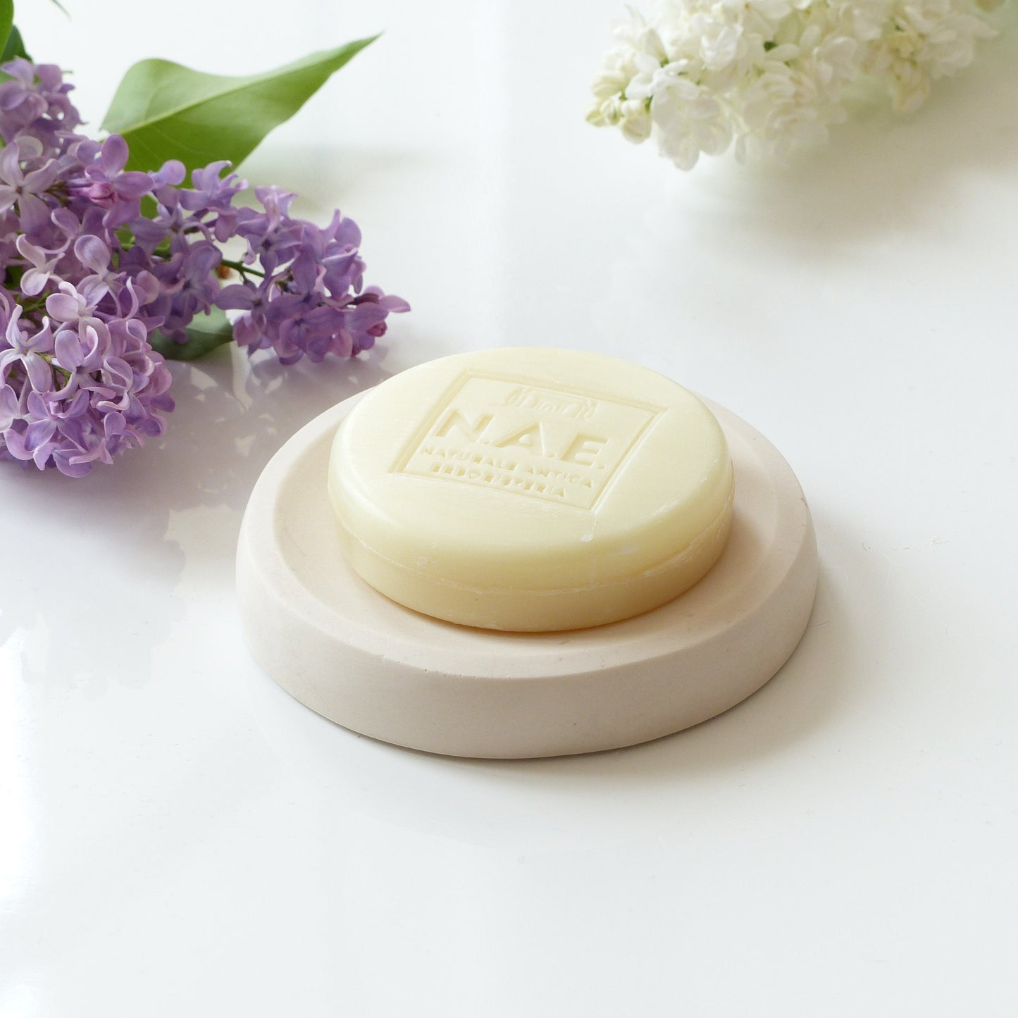 Porte savon blanc en Jesmonite - Atelier IDeco