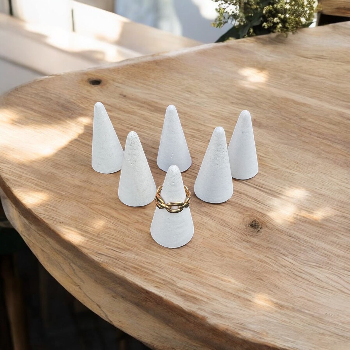 Lot de 6 cônes porte-bagues en béton blanc