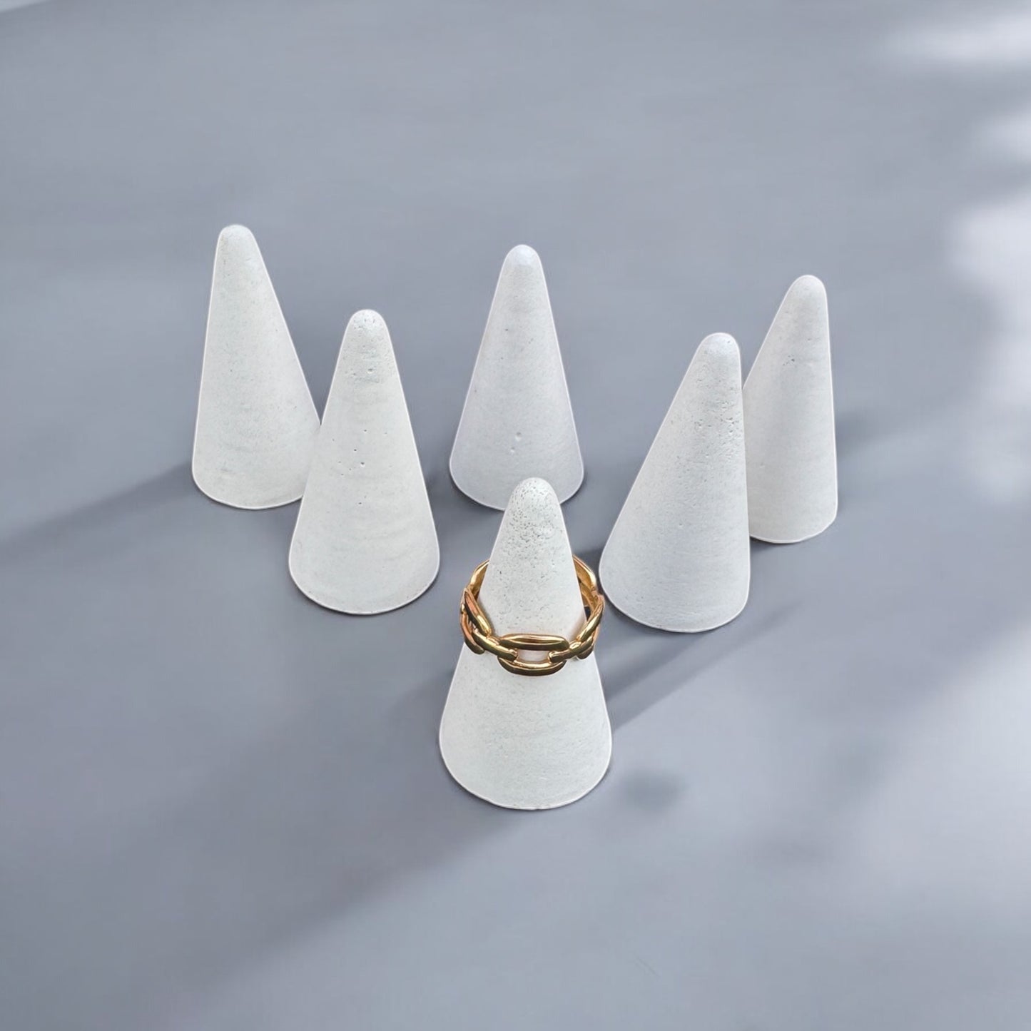 Lot de 6 cônes porte-bagues en béton blanc