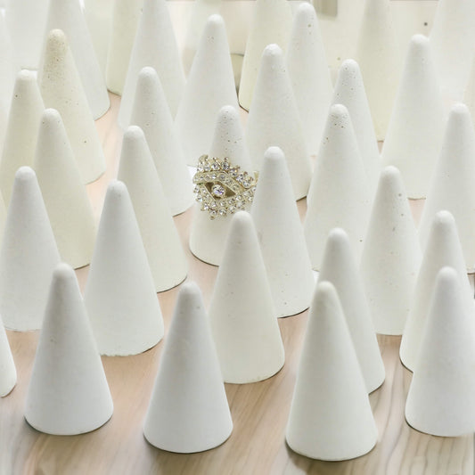 Lot de 50 cônes présentoirs à bagues en béton blanc - Hauteur 5,5 cm