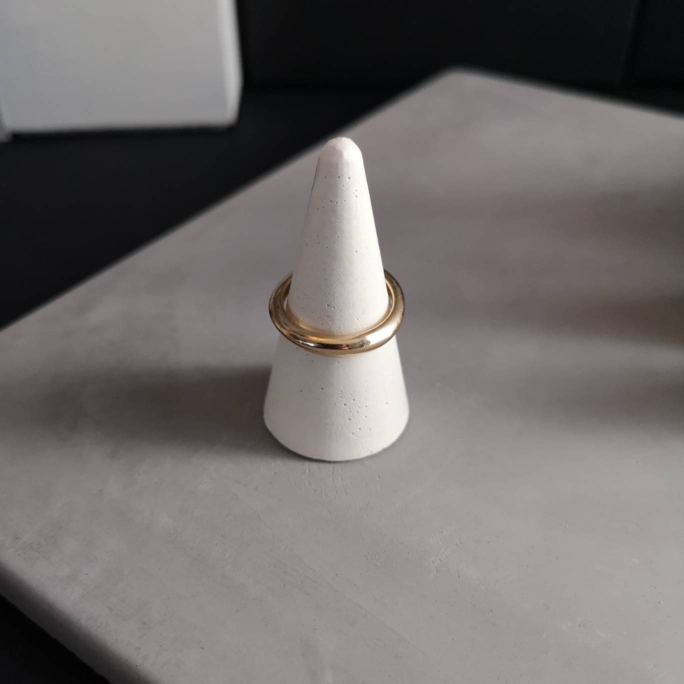 Cone ring holder white